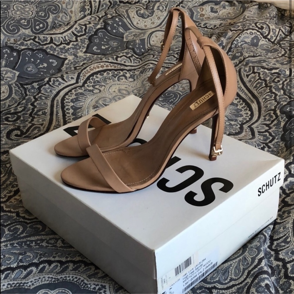 SCHUTZ CAFEY HEEL SIZE 9